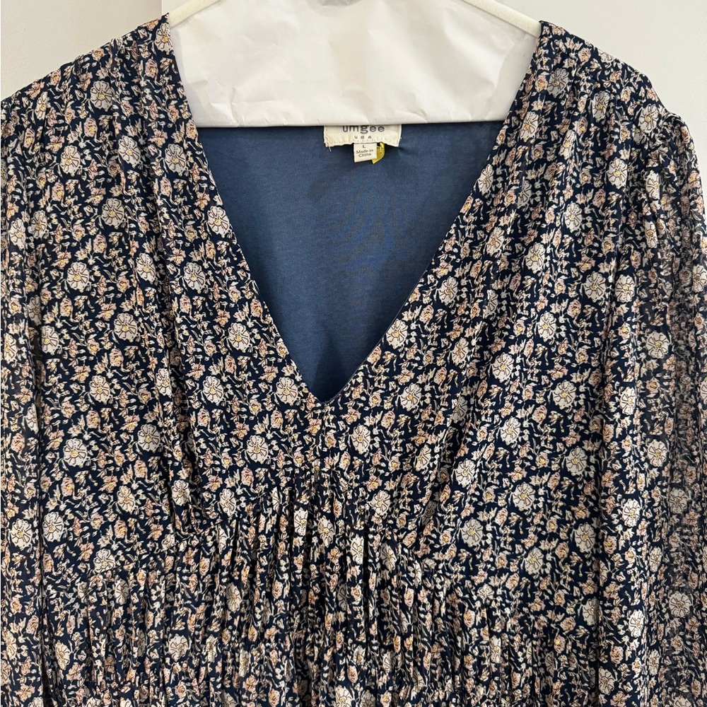 Umgee Navy and Beige Floral Top - Picture 3 of 5